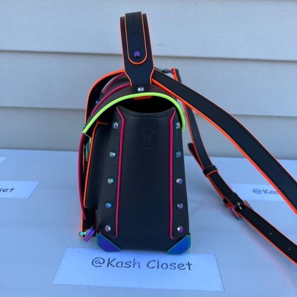 Michael Kors Manhattan Satchel Medium Leather Contrast trim Satchel Black - Picture 4 of 11